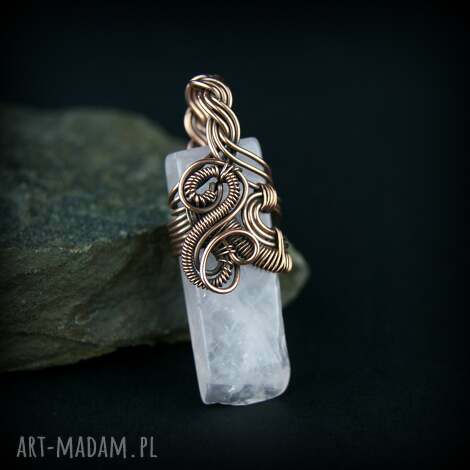 Wisiorek z różowym kwarcem - miedziany talizman wire wrapping