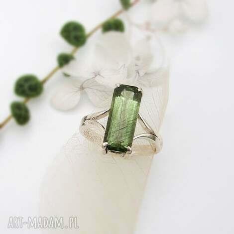 srebrny pierścionek z pięknym perydotem duży zielony kamień prostokątny