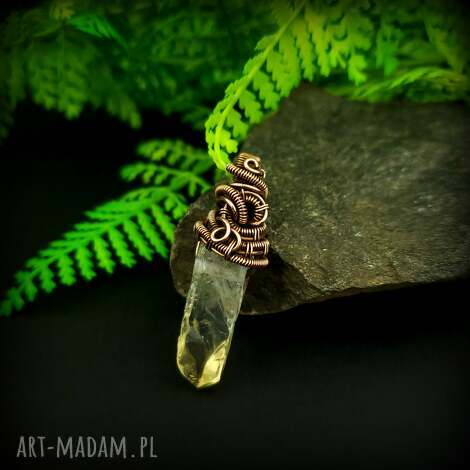 Wisiorek z cytrynem wire wrapping - miedziany amulet na prezent dla kobiet