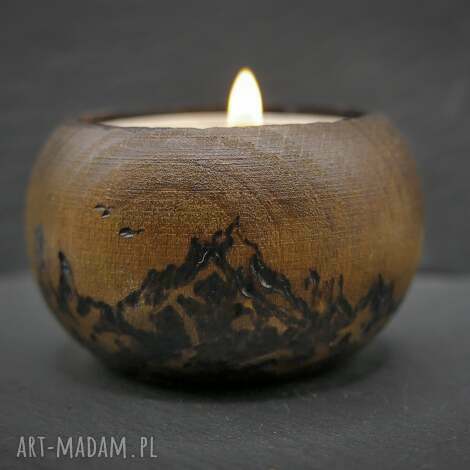 Drewniany świecznik na tealight z górskim motywem - ręcznie wypalany prezent dla niej