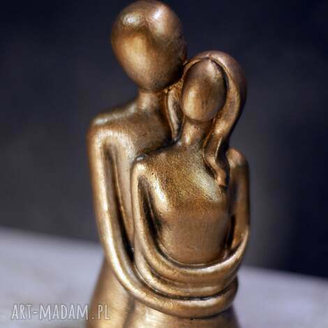 Rzeźba z gipsu Zakochani - miodowe złoto, figurka 11,8 cm | Walentynki