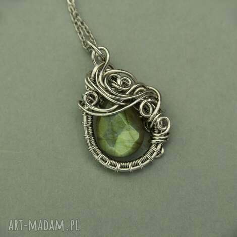 wisiorek z labradorytem wire wrapping stal chirurgiczna labradoryt, prezent