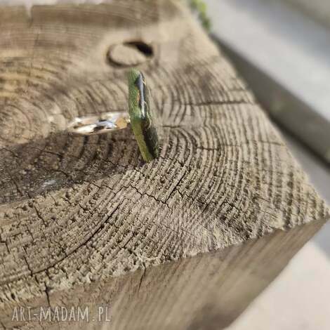 Zielony pierścionek ceramiczny na stali - regulowany