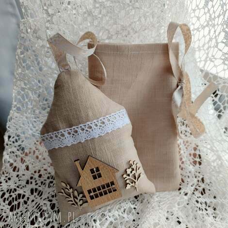 dekoracje urodzinowe zawieszka z woreczkiem, len - drewno, box prezentowy