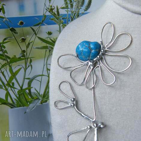 broszka kwiat z niebieskim kamieniem duża broszka kwiat, z kamieni