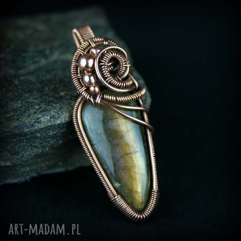 Wisiorek z labradorytem Wire Wrapping w miedzi - ręcznie robiony
