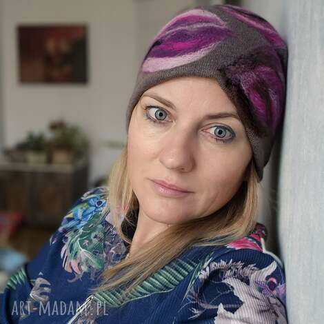 Ruda Klara: czapka wełniana filcowana zimowa handmade w kwiaty na podszewce - - rozmiar uniwersalny