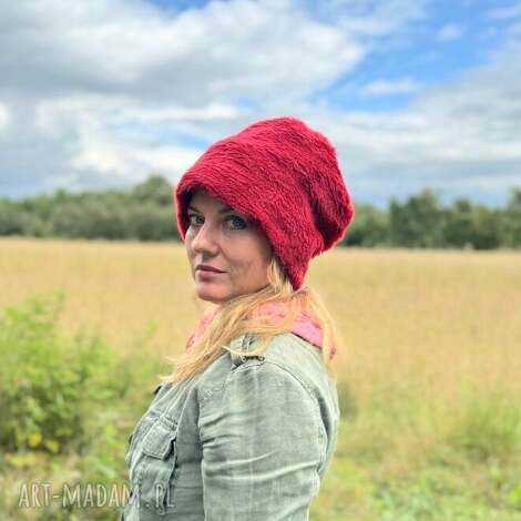 ciepla futrzana czapka kolorowy włos,kolor ciroky czerwony,bardzo miła