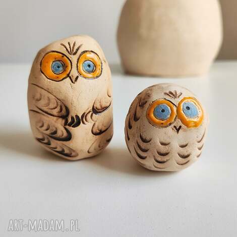 Ceramiczna sowa - ręcznie szkliwiona miniaturka z jasnej gliny z art-Madam.pl