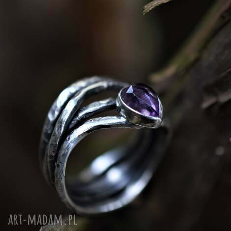 pierścień z ametystem, biżuteria minerałami pnącze srebrny pierścionek
