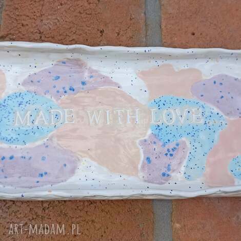Duża podłużna patera ceramiczna handmade Made with Love w pastelach