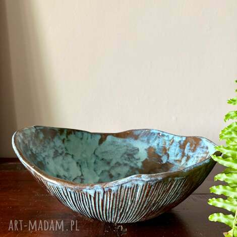 Ręcznie robiona misa ceramiczna Deep Lines - niebieska z brązowymi przebarwieniami