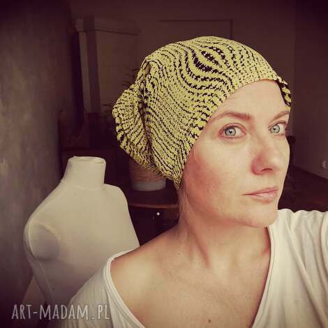 czapka żółta materiałowa,na podszewce, dobra na codzienne noszenie