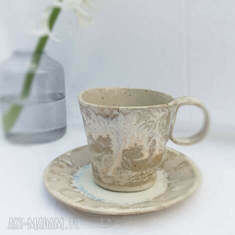 Beżowa filiżanka ze spodkiem - ceramiczny kubek na prezent, ręcznie wykonana ceramika