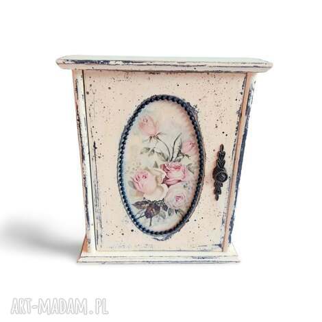 Szafka na klucze drewniana shabby chic z różami - 6 haczyków