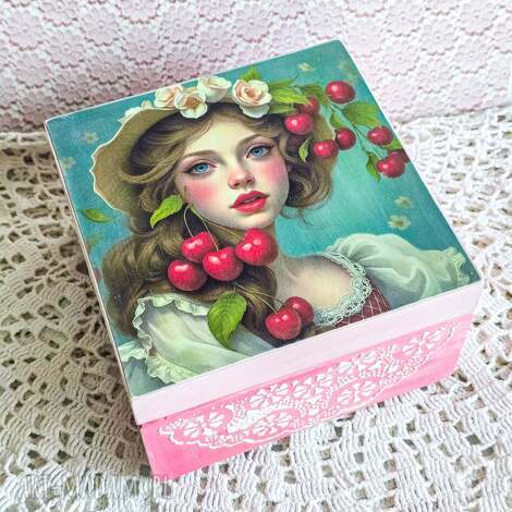 Pudełko drewniane Wiśnie Sweet Time - retro szkatułka na herbatę dla przyjaciółki