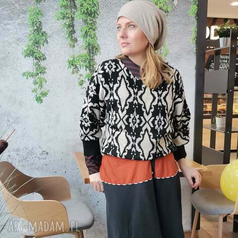 czapka wiosenna w kolorze bezowym na podszewce, nierozciągliwa, obwód