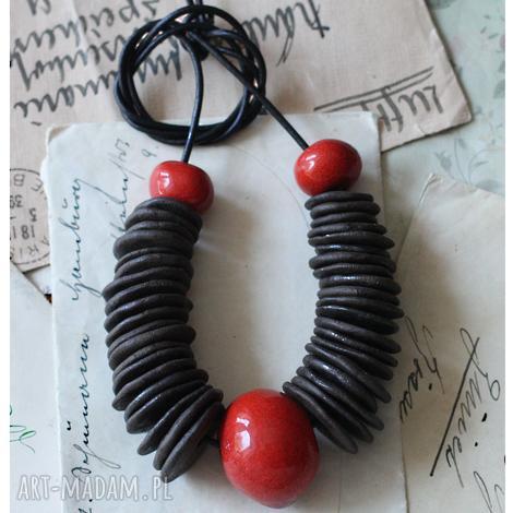 Etno korale z czarnych talarków - ceramika handmade