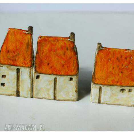 Zestaw 3 ceramicznych domków Wiejska Zagroda Pomarańczowe - rękodzieło na półkę (9 x 15 cm)