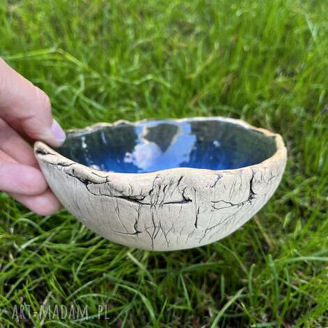 Organiczna granatowa miseczka ceramiczna na biżuterię