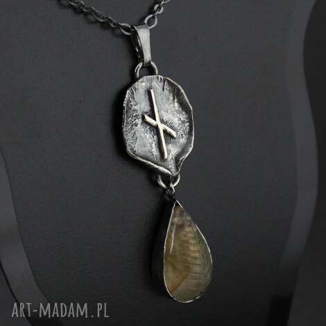 Oksydowany srebrny naszyjnik Runa Nauthiz z kwarcem rutylowym - amulet ochronny 925