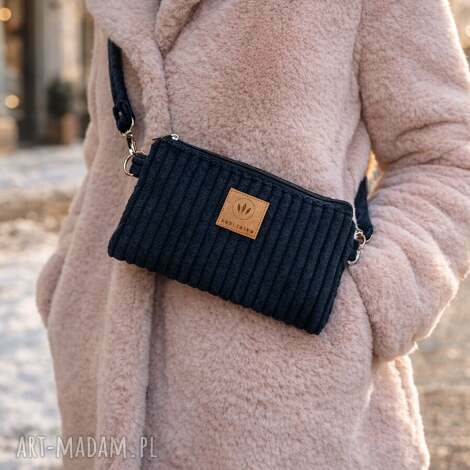 sztruksowa mini nerka saszetka czarna, torebka na telefon, telefon