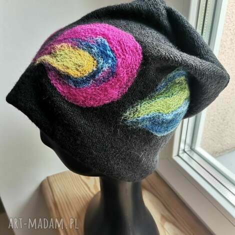 czapka wełniana filcowana zimowa handmade w kwiaty na podszewce - - rozmiar uniwersalny