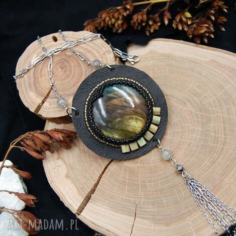 Skórzany wisior z tęczowym labradorytem - handmade