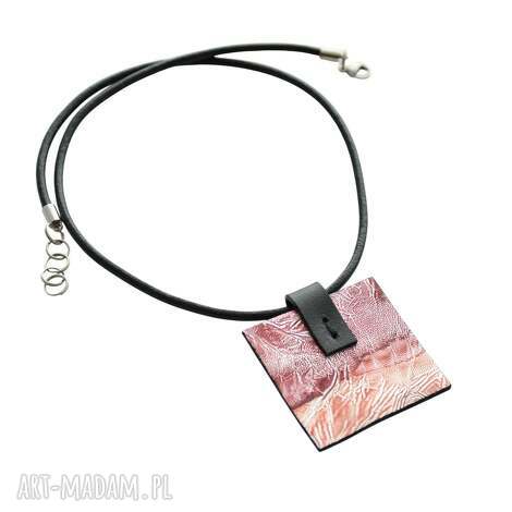 Naszyjnik skórzany różowo-srebrny z zawieszką z rzemienia - handmade