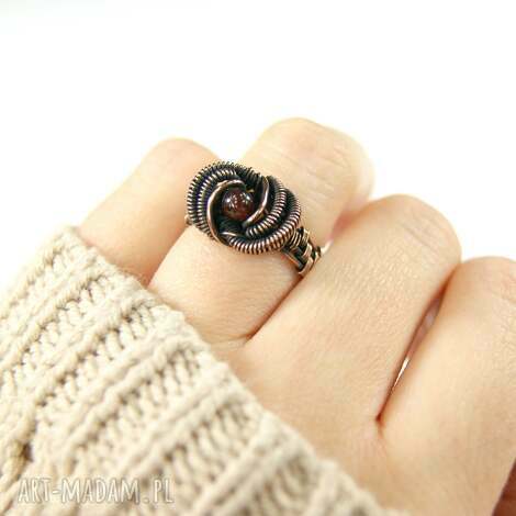 Pierścionek z sodalitem w oksydowanej miedzi - wire wrapping, rozmiar 12