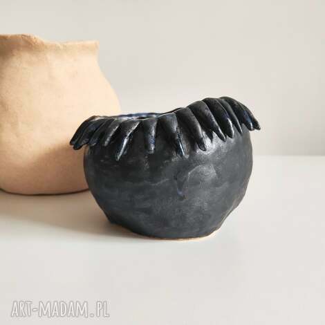 Ceramiczna kolczasta miska dekoracyjna czarna handmade