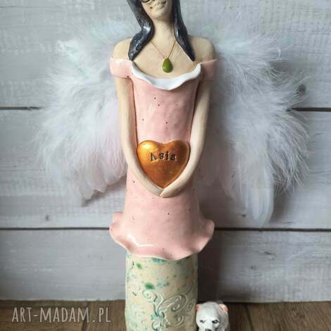 anioł o puchatych skrzydłach ceramika serce pies