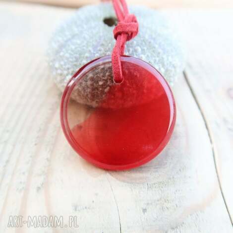 wisiorek morning cherry biżuteria autorska żywica epoksydowa żywicy