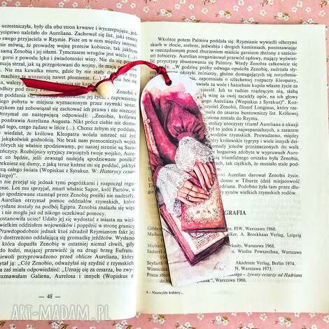 zakładka do książki - zaczytana kawoszka, drewniana niej, przyjaciółki