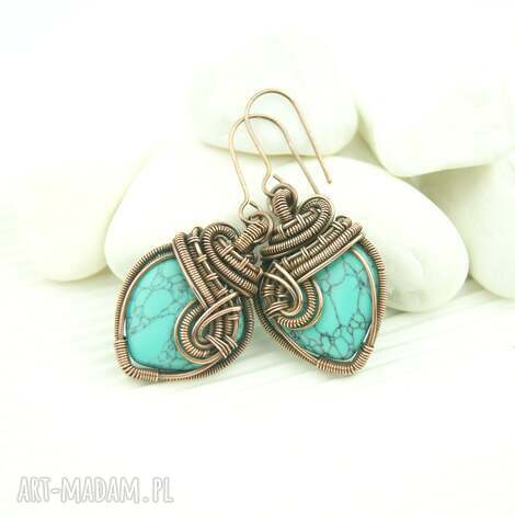 Kolczyki z howlitem - miedziane serca wire wrapping
