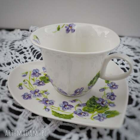 Ręcznie malowana filiżanka w kształcie serca FIOŁKI - porcelana 180 ml