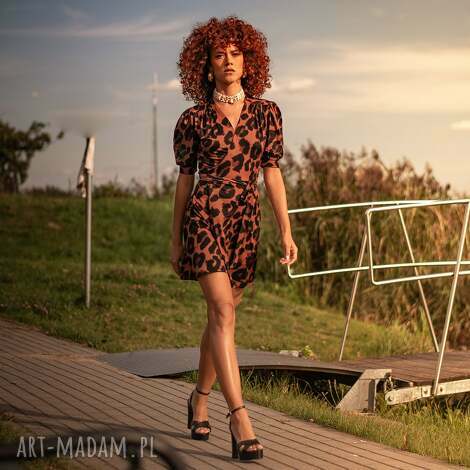 Kelly Mini w Panterkę - Kopertowa Sukienka marki Milita Nikonorov