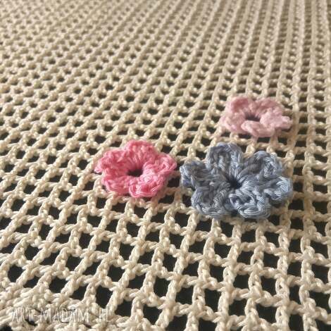 serwetka kwadratowa z kwiatami, podkładka, obrus bieżnik, wzór filet