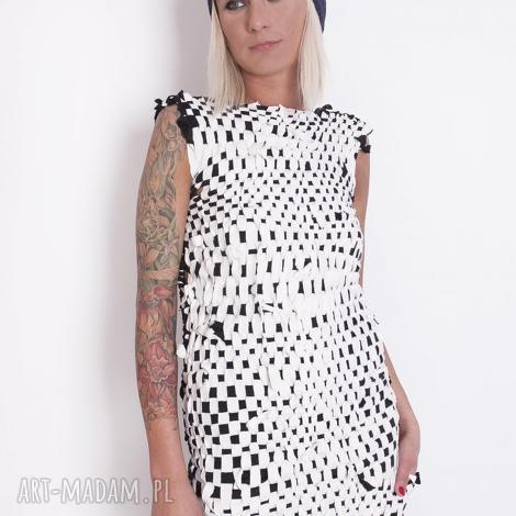 sukienka szachownica biało czarna mini, grunge, ażur