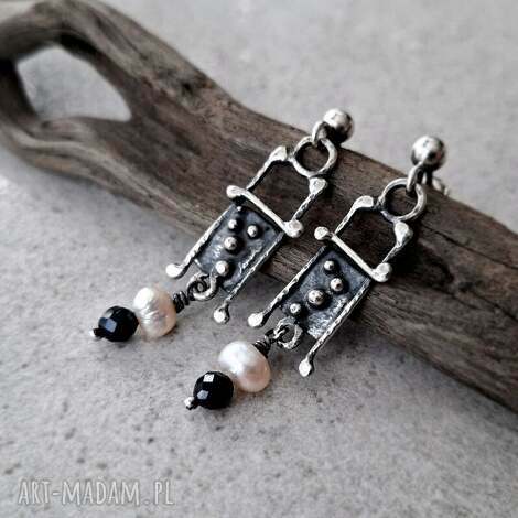 lunary srebrne kolczyki ze spinelem i perłą metaloplastyka srebro, biżuteria