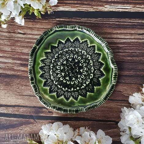 zielona podstawka z mandalą na biżuterię, ceramiczne dodatki