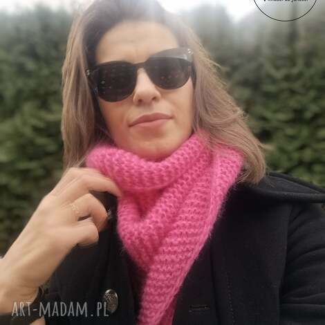 Wełniany szalik damski Trójkątna Chmurka - Magneta (alpaka i merino)