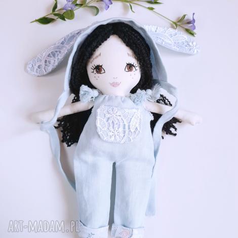 lalka ręcznie haftowana pati, len bawełna, eko zabawka dla dziecka