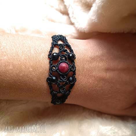 Bransoletka Pandorki czarna z agatem i onyksami - mikromakrama boho chic (regulowana)