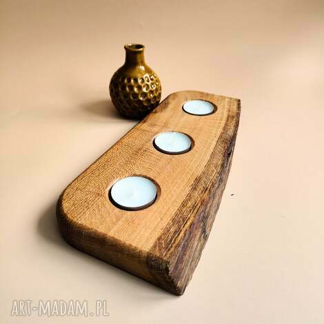 Dębowy świecznik z naturalną krawędzią na tealight - ręcznie wykonany