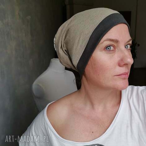 czapka szara, na podszewce, dobra na codzienne noszenie, rozciągliwa, uniwersalna box