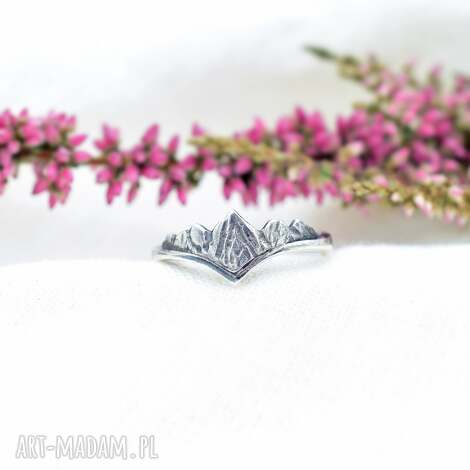 srebrny pierścionek z górami pasmo górskie biżuteria miłośniczki