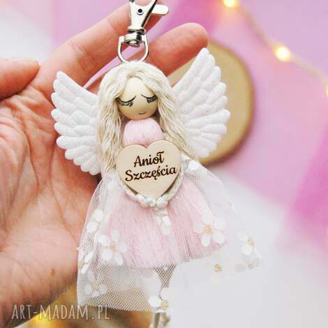 makramowy breloczek anioł szczęścia aniołek na szczęście brelok pomysł