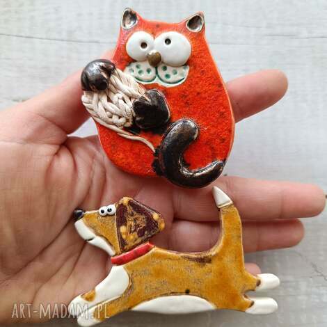 Broszka ceramiczna pies i kot - motyw bajkowy handmade