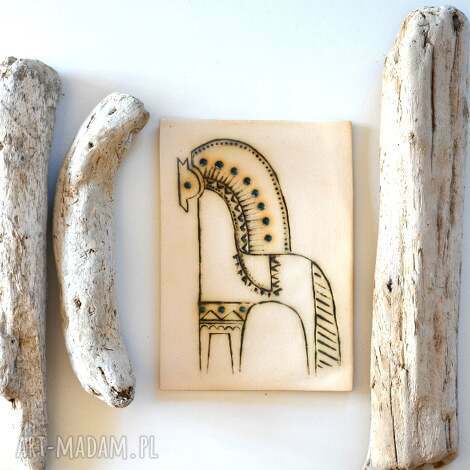 Koń - abstrakcyjna dekoracja ceramiczna ręcznie wyrzeźbiona (21x15 cm)